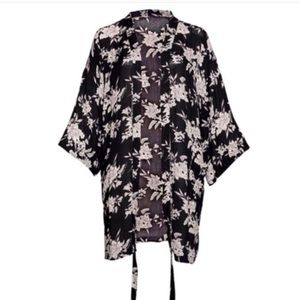 Brand New FabFitFun Floral Kimono